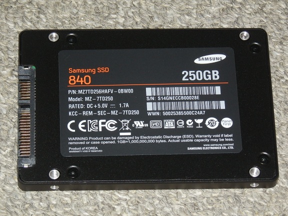 SSD 840 裏.jpg